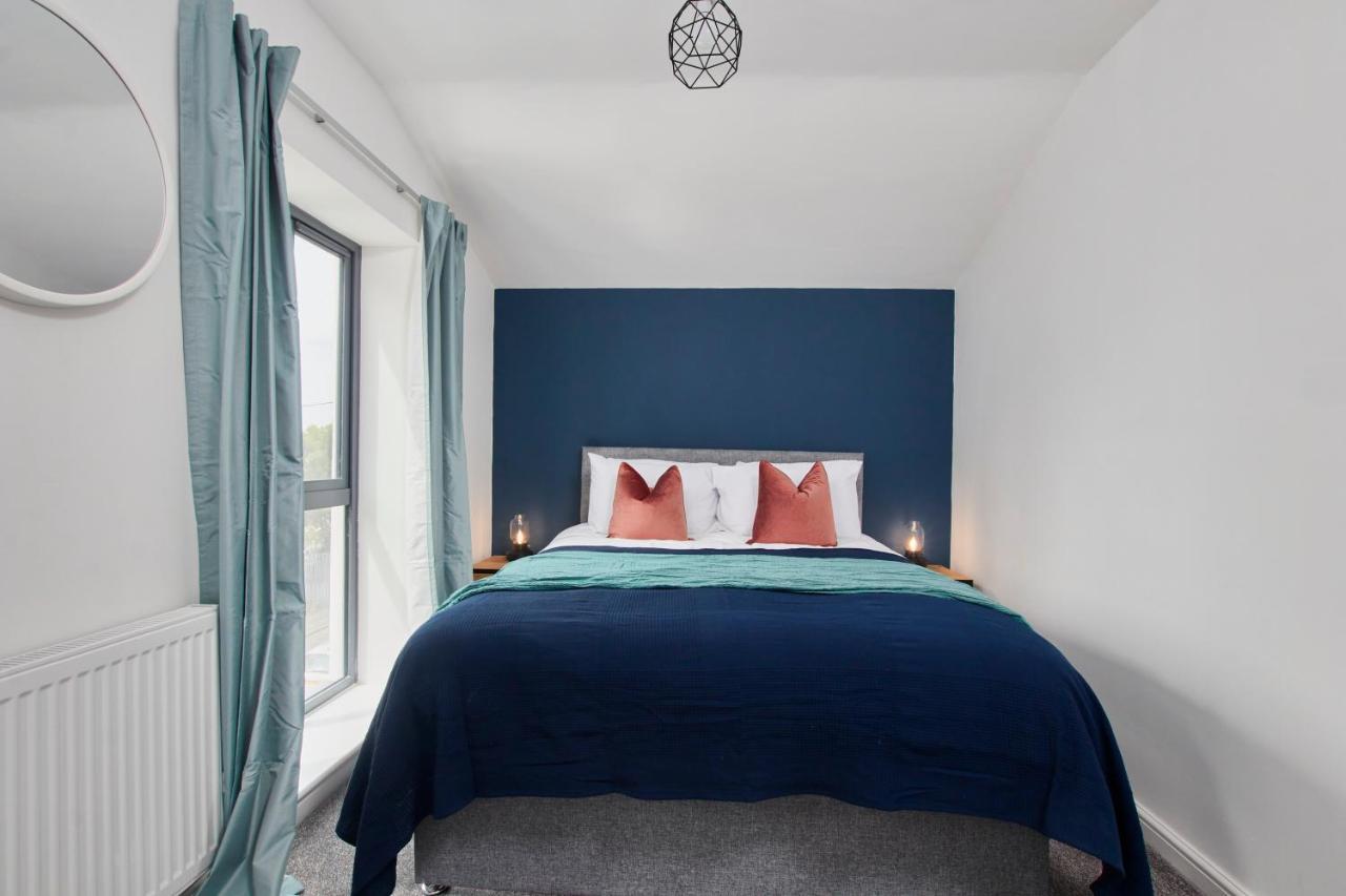 Casa de férias Fabulous 5 Bed House W Parking Manchester